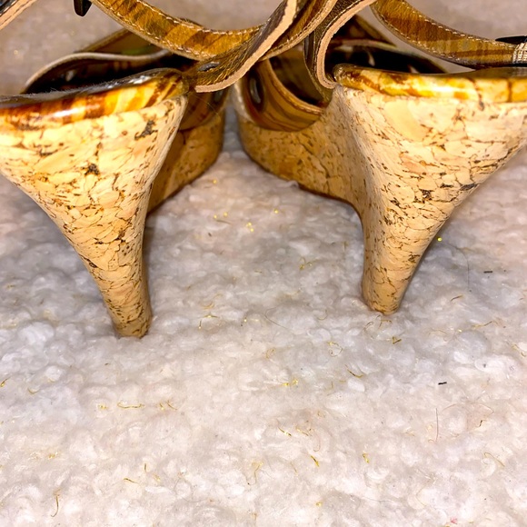 Fun BRIDGET SHUSTER wedge sandals. Size 7. - Picture 4 of 8